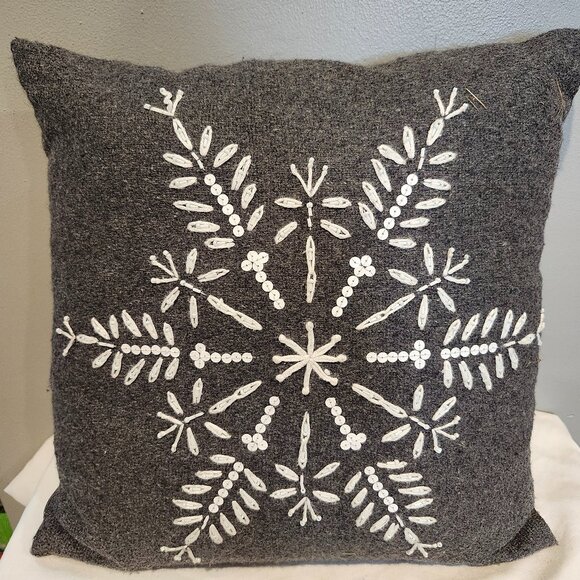 Vintage PIER 1 Winter Christmas Pillow Embroidered Beads Sequins Snowflake 14" - Picture 1 of 1